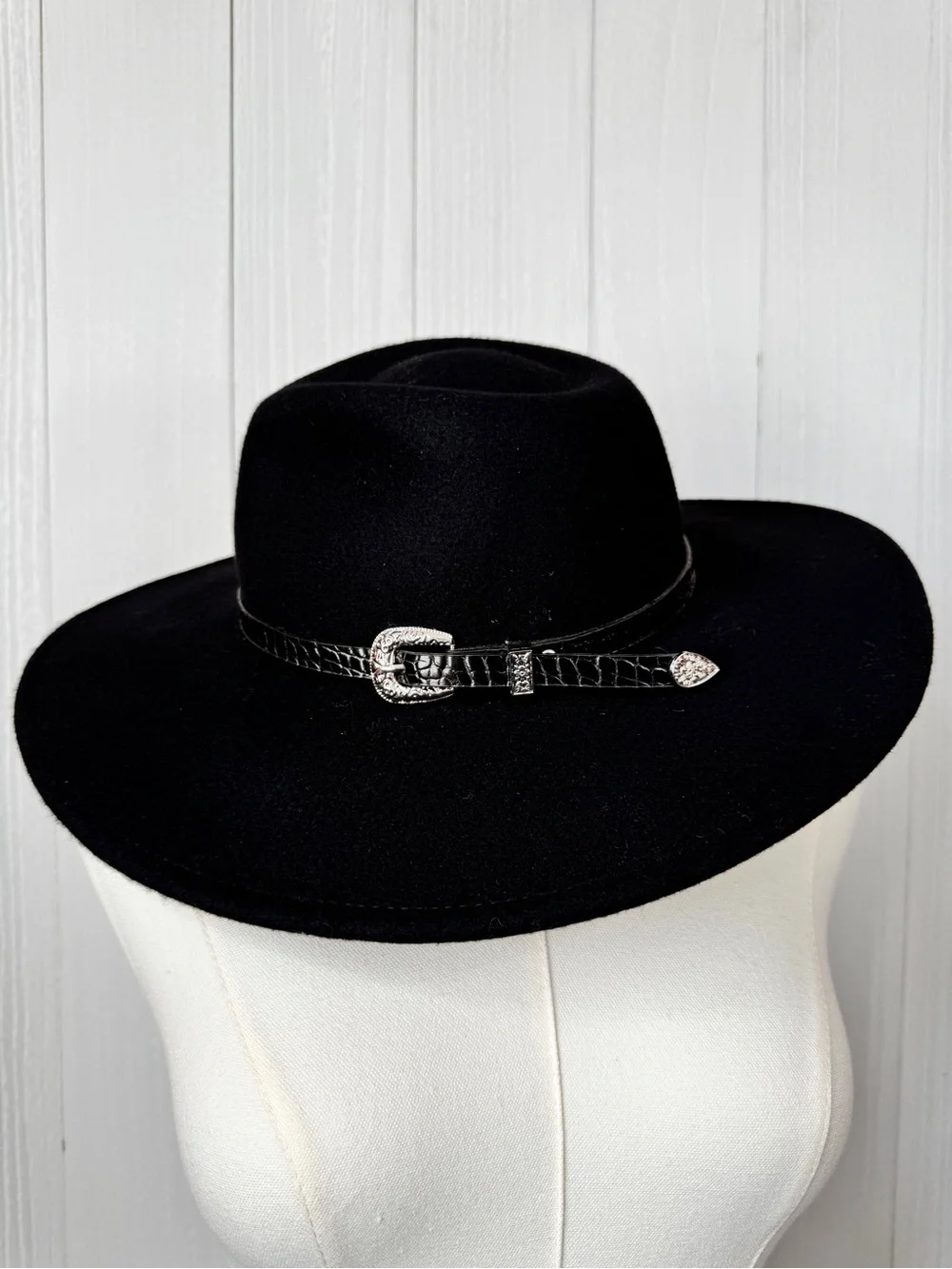 Madden NYC women’s classic black felt western hat